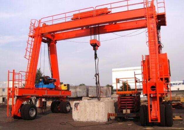 輪胎式集裝箱門式起重機(jī) 輪胎式集裝箱門式起重機(jī)