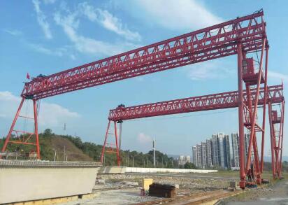 龍門(mén)吊在惡劣天氣條件下（如大風(fēng)、暴雨、雷電等），是否停止了龍門(mén)吊的作業(yè)？