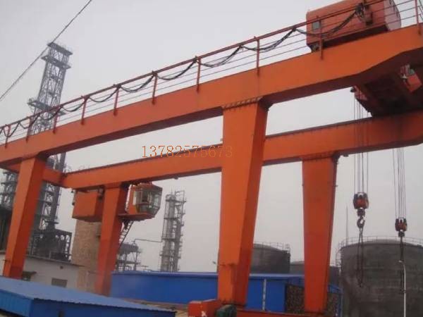 龍門吊軌道的清潔和平整對設(shè)備運(yùn)行*關(guān)重要，你了解如何保證嗎？