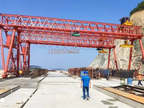 龍門吊作業(yè)中如何處理突發(fā)事件和緊急情況？